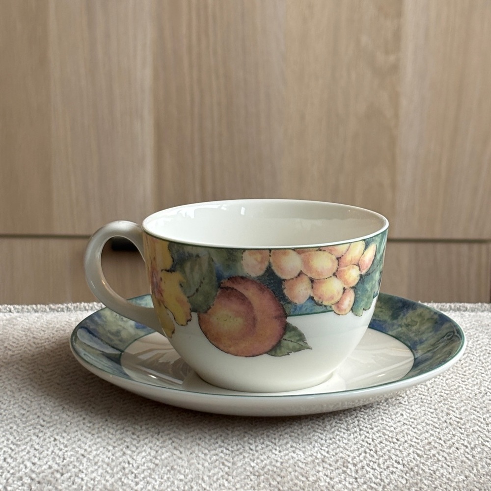 Royal Doulton Georgia Peach England Teacup and Saucer 1995 - 2 Sets New